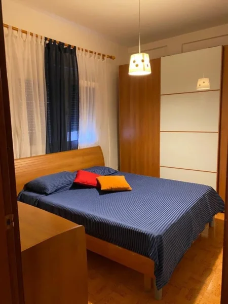 Tirane, jepet me qera apartament 4+1 Kati 2, 140 m² 850 € 