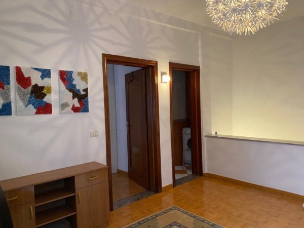 Tirane, jepet me qera apartament 4+1 Kati 2, 140 m² 850 € 