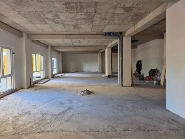 Qera, Njesi sherbimi, Zogu i Zi, Tiranë. AREA60032