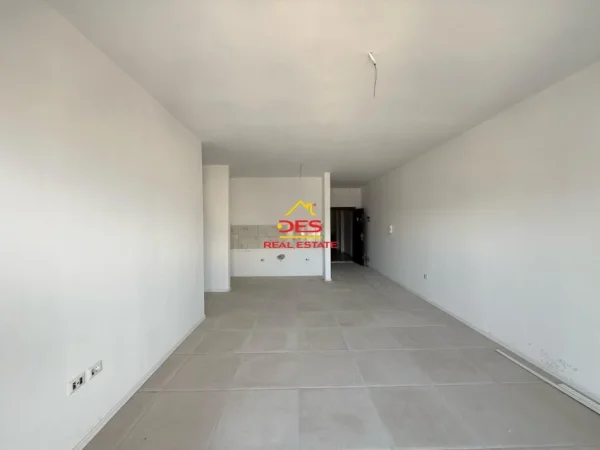 Vlore, shitet 2+1+Ballkon Kati 8, 100 m² 140.000 € (Rruga Zenel Murra)