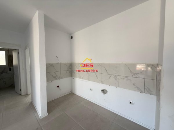 Vlore, shitet 2+1+Ballkon Kati 8, 100 m² 140.000 € (Rruga Zenel Murra)