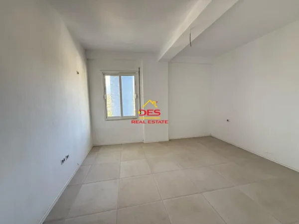 Vlore, shitet 2+1+Ballkon Kati 8, 100 m² 140.000 € (Rruga Zenel Murra)