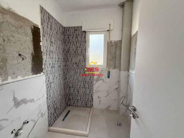 Vlore, shitet 2+1+Ballkon Kati 8, 100 m² 140.000 € (Rruga Zenel Murra)