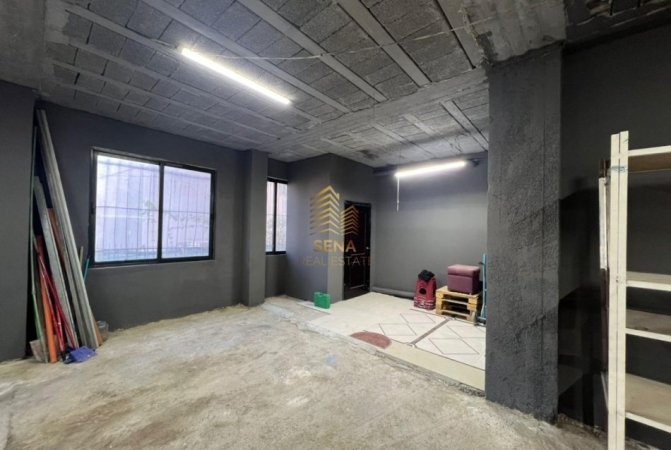 Tirane, jepet me qera magazine Kati 0, 120 m² 750 € (Prane gjykates Administrative)