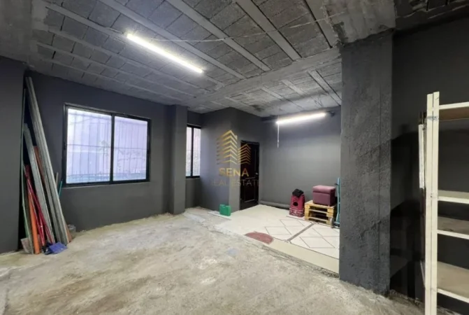 Tirane, jepet me qera magazine Kati 0, 120 m² 750 € (Don Bosko)