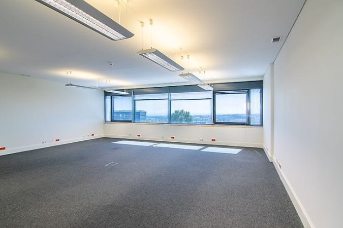 Tirane, jepet me qera apartament 2+1 Kati 1, 90 m² 1.100 € (Qender)