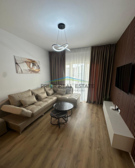 Tirane, jepet me qera apartament 2+1+Ballkon Kati 8, 78 m² 1.000 € (Zogu i Zi)