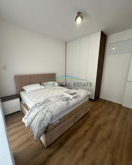 Tirane, jepet me qera apartament 2+1+Ballkon Kati 8, 78 m² 1.000 € (Zogu i Zi)