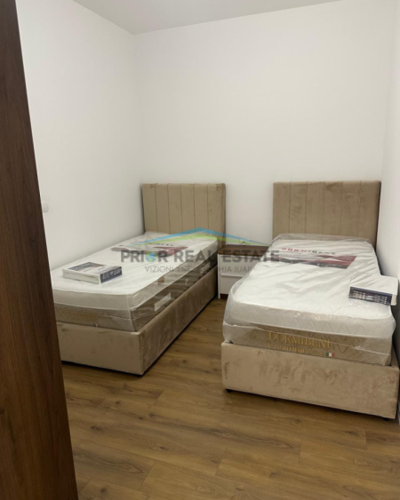 Tirane, jepet me qera apartament 2+1+Ballkon Kati 8, 78 m² 1.000 € (Zogu i Zi)