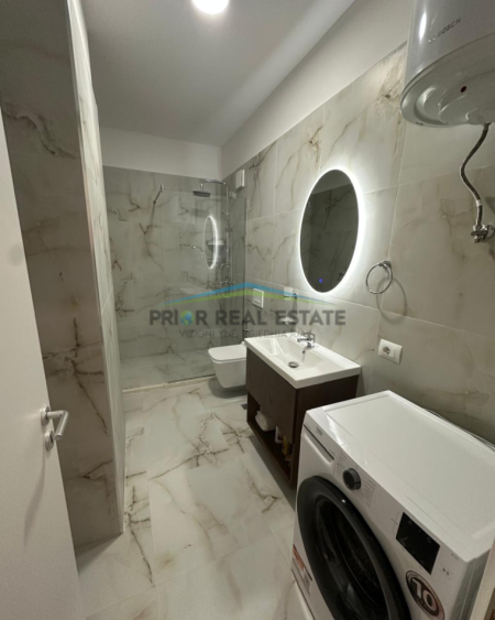 Tirane, jepet me qera apartament 2+1+Ballkon Kati 8, 78 m² 1.000 € (Zogu i Zi)