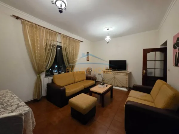 Tirane, shitet apartament 3+1 Kati 2, 115 m² 230.000 € (Rruga e Kavajes)