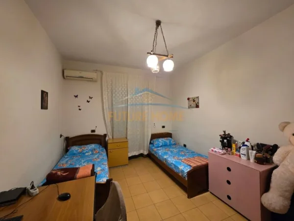 Tirane, shitet apartament 3+1 Kati 2, 115 m² 230.000 € (Rruga e Kavajes)