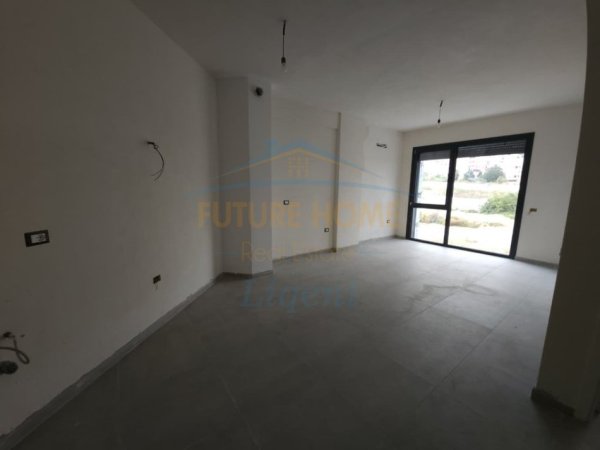 Tirane, shitet apartament 2+1 Kati 2, 94 m² 247.000 € (Liqeni i Thate)