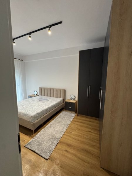 Tirane, jepet me qera apartament 1+1+Ballkon Kati 7, 65 m² 550 € (Ali Demi)
