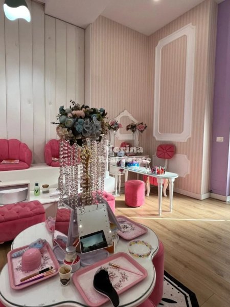 Tirane, shitet ambjent biznesi Kati 1, 60 m² (Kompleksi Delijorgji)