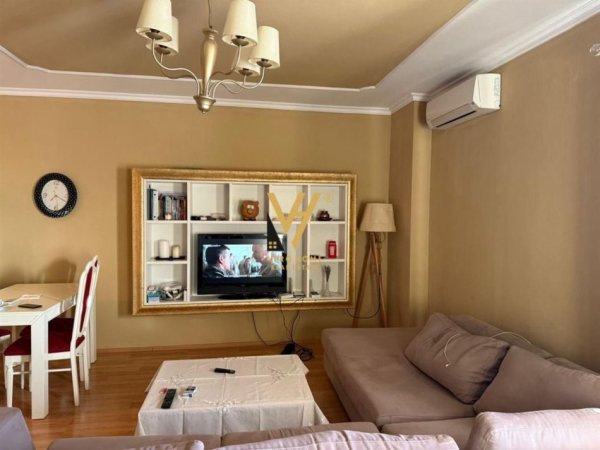 Tirane, jepet me qera apartament 1+1+Ballkon Kati 3, 74 m² 450 € (RRUGA BESIM ALLA)
