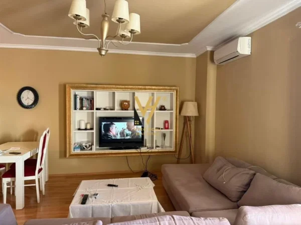 Tirane, jepet me qera apartament 1+1+Ballkon Kati 3, 74 m² 450 € (RRUGA BESIM ALLA)