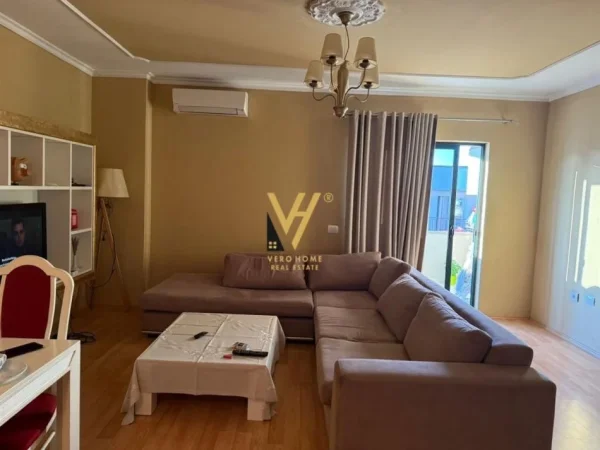 Tirane, jepet me qera apartament 1+1+Ballkon Kati 3, 74 m² 450 € (RRUGA BESIM ALLA)