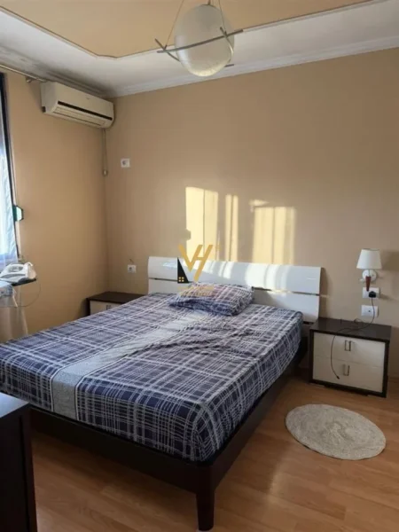 Tirane, jepet me qera apartament 1+1+Ballkon Kati 3, 74 m² 450 € (RRUGA BESIM ALLA)