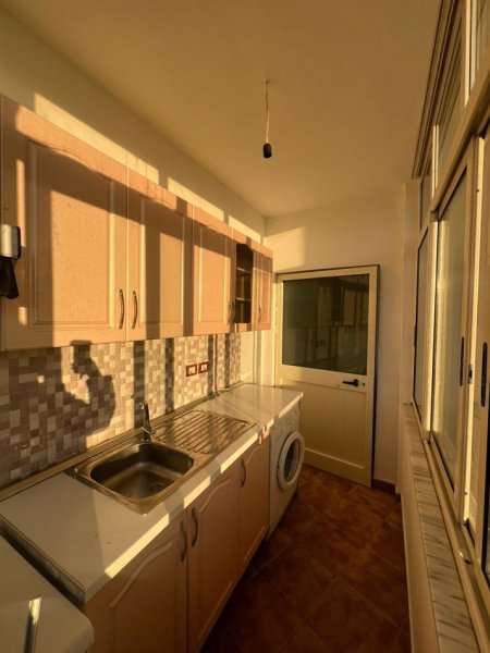 Tirane, shitet apartament 1+1 Kati 3, 53 m² 75.000 € (Fresku)