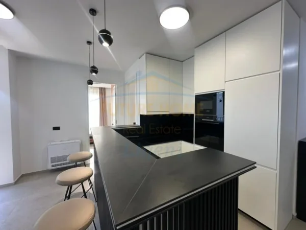 jepet me qera apartament 2+1 , 100 m² 1.350 € (Liqeni i Thatë, Kompleksi ForestTiranë)