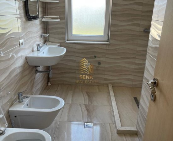 Tirane, jepet me qera apartament 3+1+Ballkon Kati 2, 140 m² 850 € (Rruga Aleksander Moisiu)