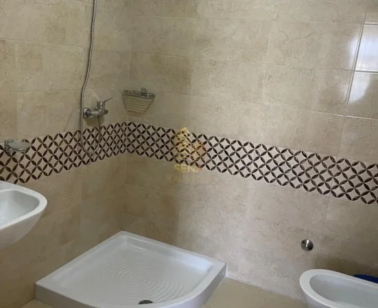 Tirane, jepet me qera apartament 3+1+Ballkon Kati 2, 140 m² 850 € (Kinostudio)