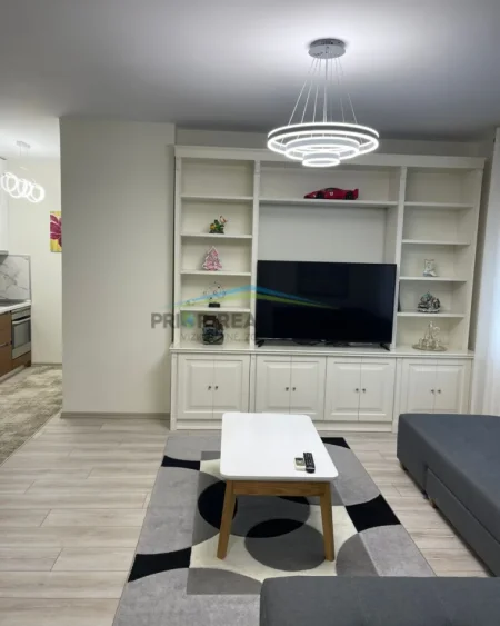 Tirane, jepet me qera apartament 1+1 Kati 8, 70 m² 900 € (Rruga e Kosovareve)