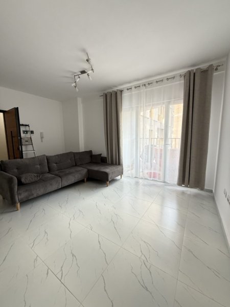 Tirane, jepet me qera apartament 1+1 Kati 1, 70 m² 650 € 