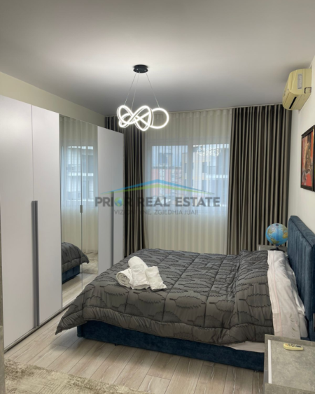 Tirane, jepet me qera apartament 1+1+Ballkon Kati 8, 70 m² 900 € (Rruga e Kosovareve)