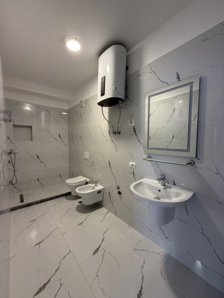 Tirane, jepet me qera apartament 1+1 Kati 1, 70 m² 650 € 