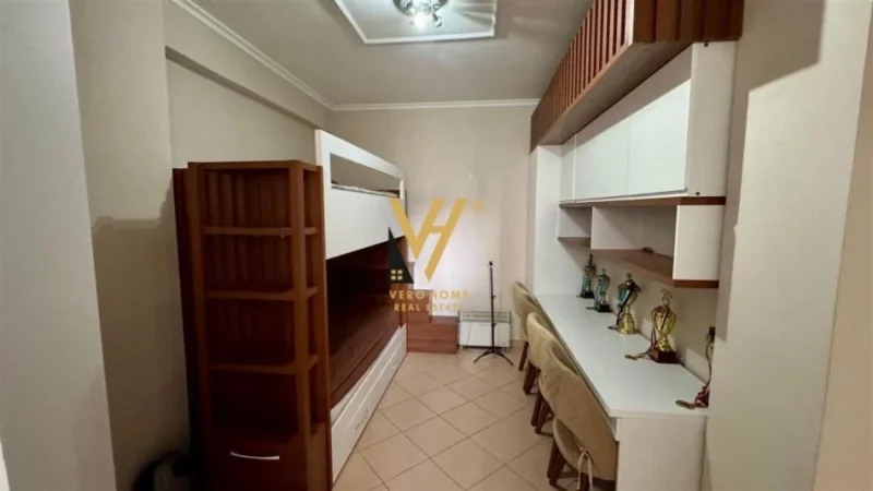 Tirane, jepet me qera apartament 2+1+Ballkon Kati 2, 85 m² 700 € (KODRA E DIELLIT)