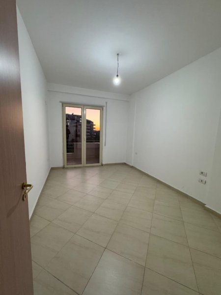 Tirane, shitet apartament 1+1 Kati 2, 79 m² 107.000 € (rruga e dajtit)