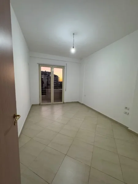 Tirane, shitet apartament 1+1 Kati 2, 79 m² 107.000 € (rruga e dajtit)