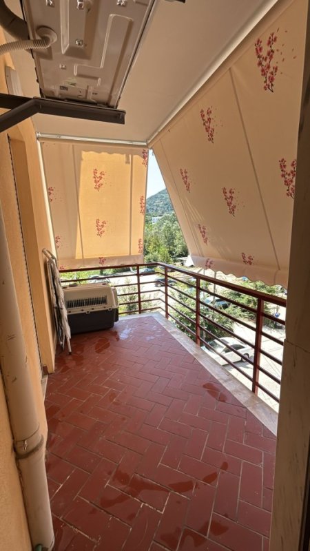 Tirane, jepet me qera apartament 3+1+Ballkon , 1.100 € (Liqeni i Thatë)