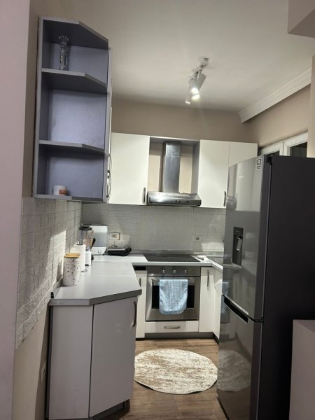 Tirane, jepet me qera apartament 2+1+Ballkon Kati 8, 80 m² 450 € (Yzberisht)