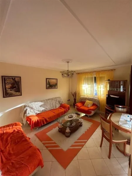 Tirane, jepet me qera apartament 2+1 Kati 3, 75 m² 480 € (Restorant Alteo Varri i Bamit)