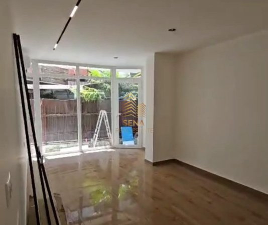 Tirane, jepet me qera ambjent biznesi Kati 0, 50 m² 500 € (Rruga Qemal Stafa, 50m Larg Unaza)