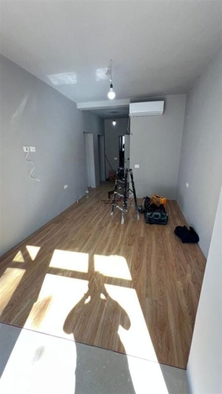 Tirane, jepet me qera zyre Kati 2, 75 m² 1.200 € (MYSLYM SHYRI)