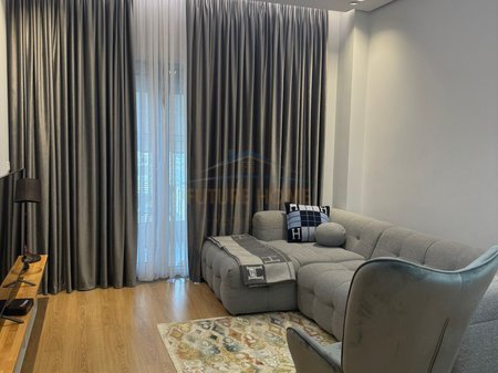 Tirane, jepet me qera apartament 2+1 Kati 4, 75 m² 1.000 € 