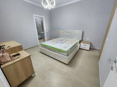 Tirane, jepet me qera apartament 2+1 Kati 2, 96 m² 1.300 € 