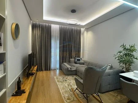 Tirane, jepet me qera apartament 2+1 Kati 4, 75 m² 1.000 € 