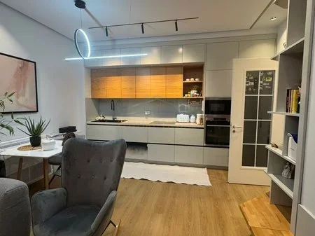 Tirane, jepet me qera apartament 2+1 Kati 4, 75 m² 1.000 € 