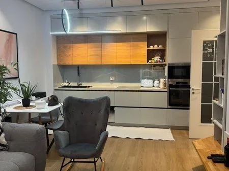 Tirane, jepet me qera apartament 2+1 Kati 4, 75 m² 1.000 € 