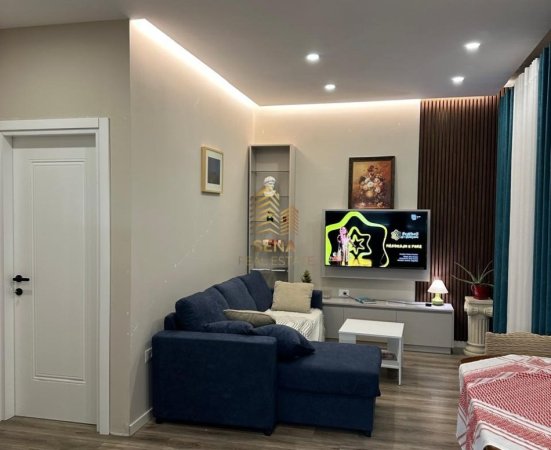 Tirane, jepet me qera apartament 1+1+Ballkon Kati 3, 65 m² 600 € (Rruga Qemal Stafa)