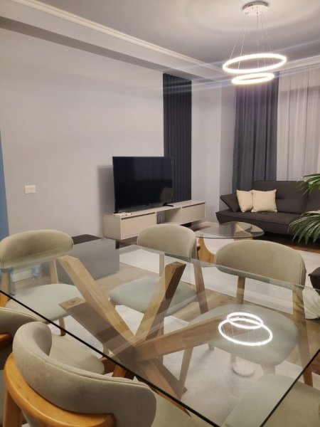 Tirane, jepet me qera apartament 2+1+Ballkon , 116 m² 1.500 € 