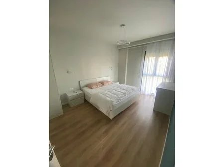 Tirane, jepet me qera apartament 2+1 Kati 1, 95 m² 750 € 