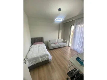 Tirane, jepet me qera apartament 2+1 Kati 1, 95 m² 750 € 