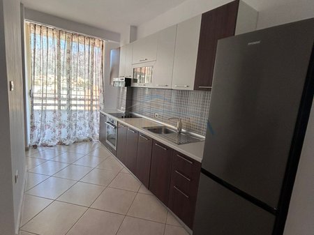 Tirane, jepet me qera apartament 2+1 Kati 6, 115 m² 550 € 
