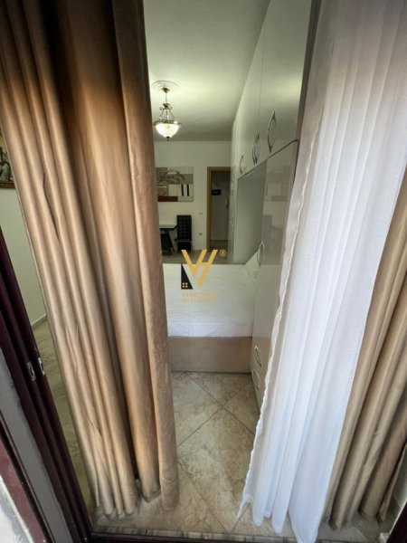 Tirane, jepet me qera garsonier Kati 3, 46 m² 500 € (RRUGA E BARRIKADAVE)